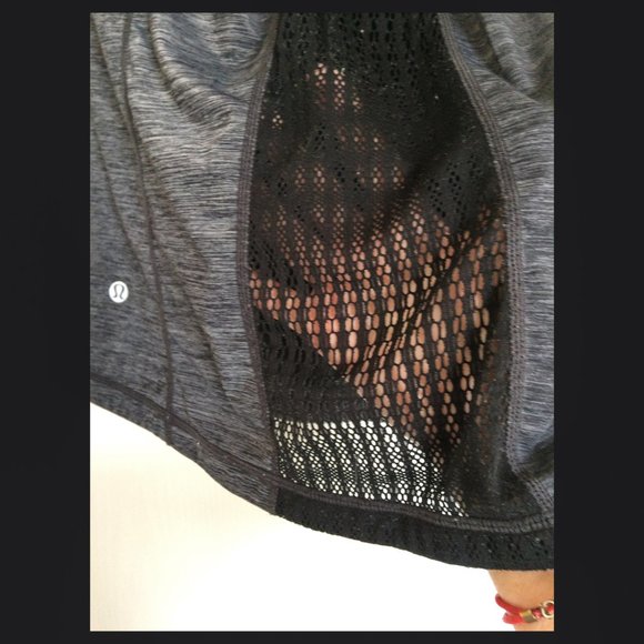 Lululemon grey lightweight top size 4. with lace - Picture 3 of 4